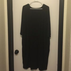 Black 3/4 sleeve dress