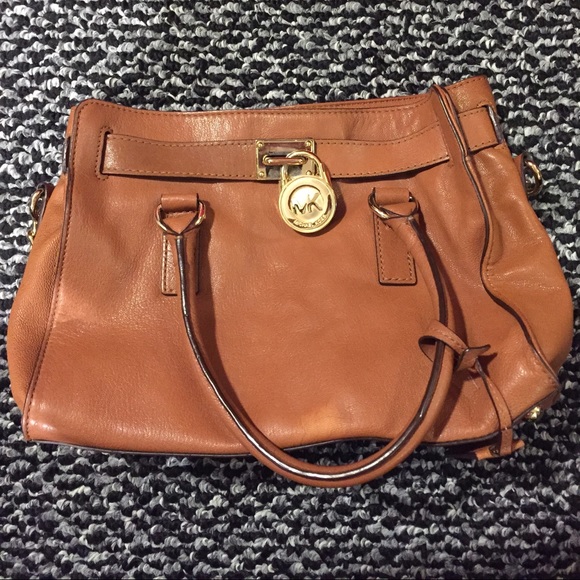 Michael Kors Handbags - Michael Kors Hamilton Large Saffiano Bag
