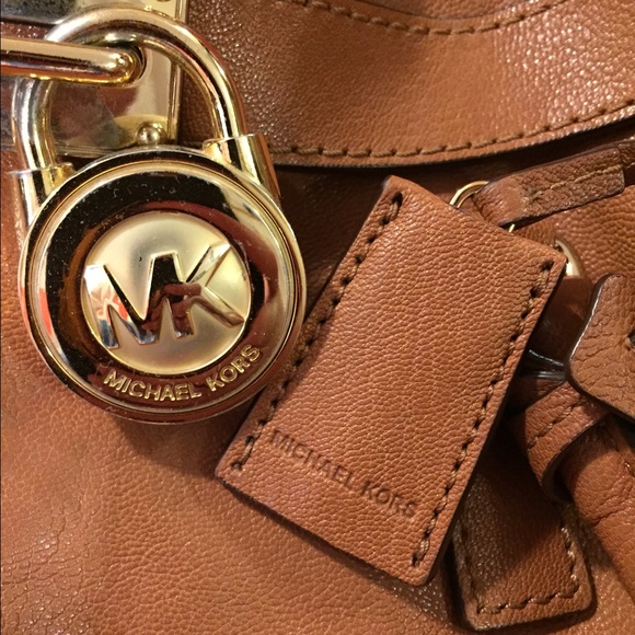 Michael Kors Hamilton Large Saffiano Bag - Picture 3 of 4