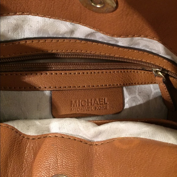 Michael Kors Hamilton Large Saffiano Bag - Picture 4 of 4