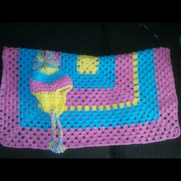Bright baby blanket w/ hat