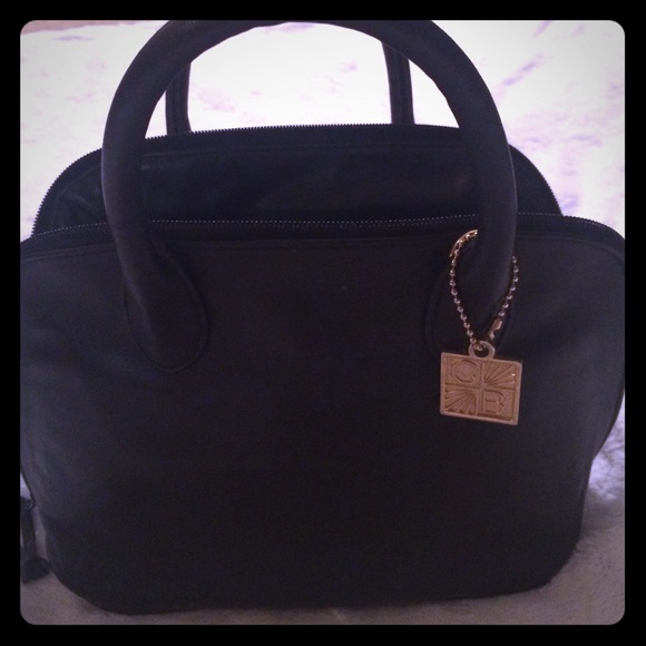 Black medium Giani Bernini bag