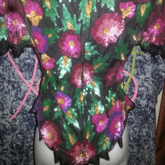 Tops - Picture 3 of 4