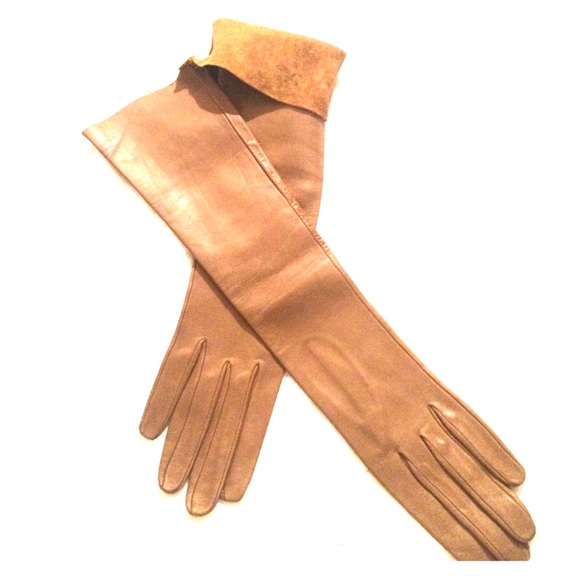 100% soft leather gloves with Swede inside