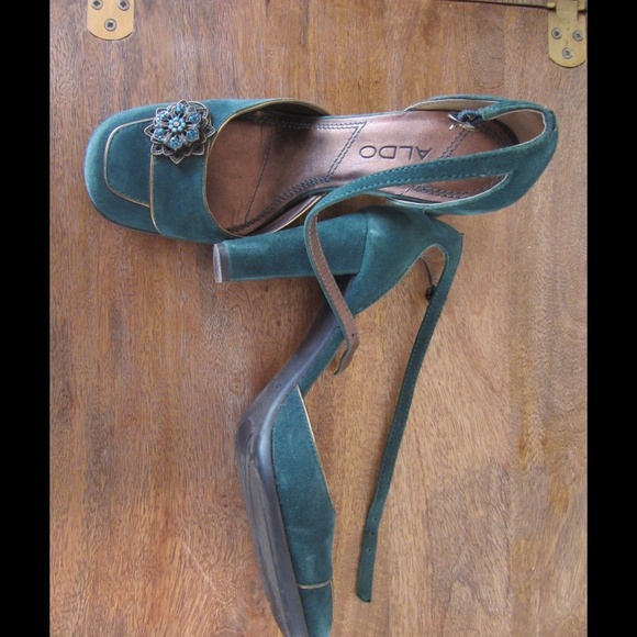 ALDO Shoes - 🌺 Aldo suede like heels.  Like new
