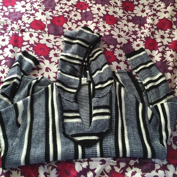 Sweater - Picture 1 of 3