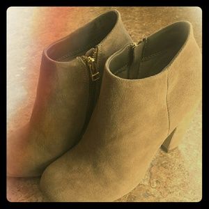 Steve Madden Taupe Suede Booties