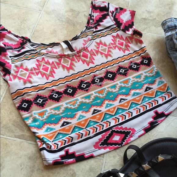 ❌SOLD❌🎉HP🎉 Aztec Crop Top - Picture 2 of 4
