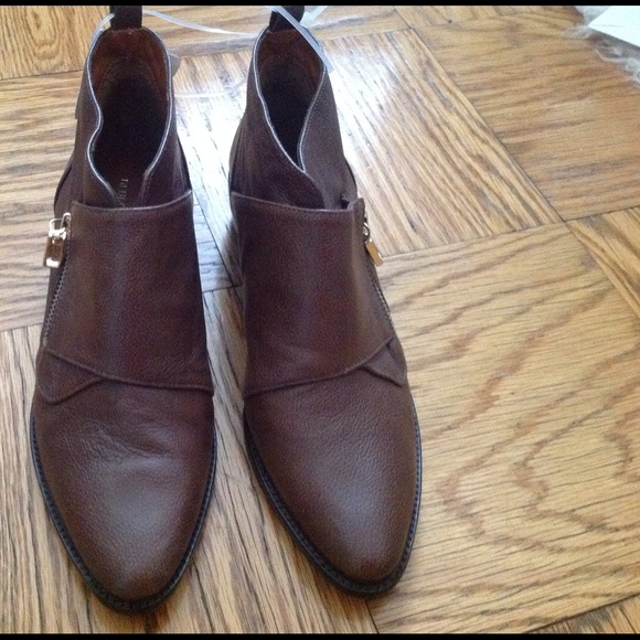 SOLD NWOB Rebecca Minkoff Taupe flat boots Sz 9