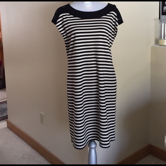 Black and beige striped dress - Picture 2 of 3