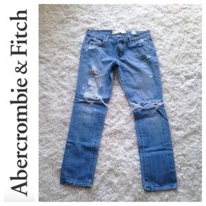 🌻 A&F Destroyed Skinny jeans