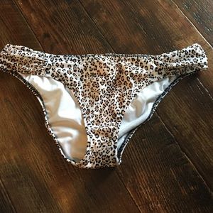 Med Side ruche leopard print swim bottom