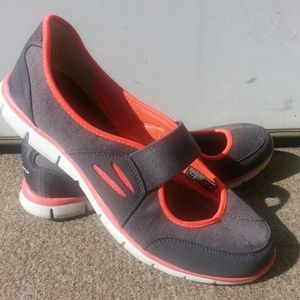 FINAL PRICE Skechers Flex Shoes 9