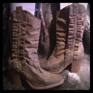 Kensiegirl Ruffled Cowboy Boots!