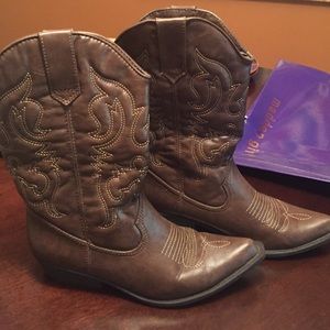 Madden Girl Brown Cowgirl boots