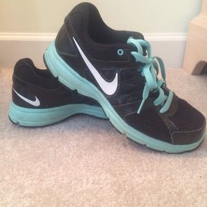 Nike Air Relentless 2 Tennis Shoes