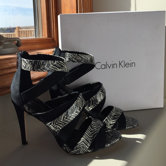 🎉🎉JUST REDUCED🎉🎉Calvin Klein heels - Picture 2 of 3