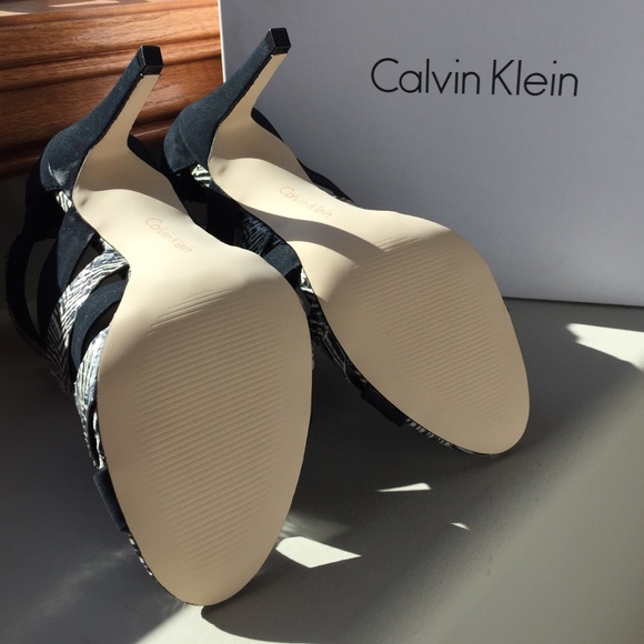 🎉🎉JUST REDUCED🎉🎉Calvin Klein heels - Picture 3 of 3
