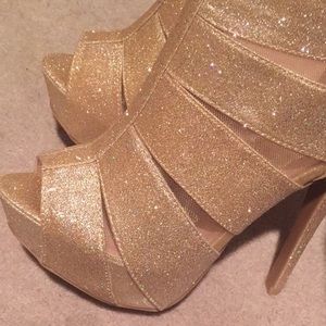 Never worn , Sparkling gold & mesh designed heels