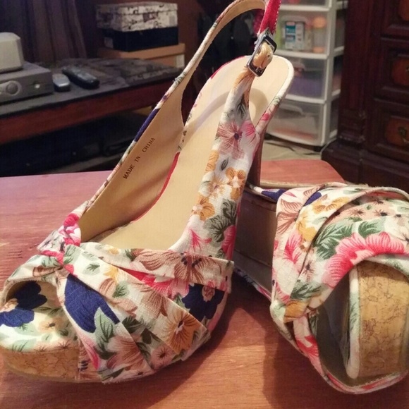 Heels - Picture 3 of 3