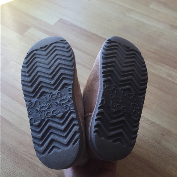 Ugg Australia baby pink short uggs - Picture 3 of 4