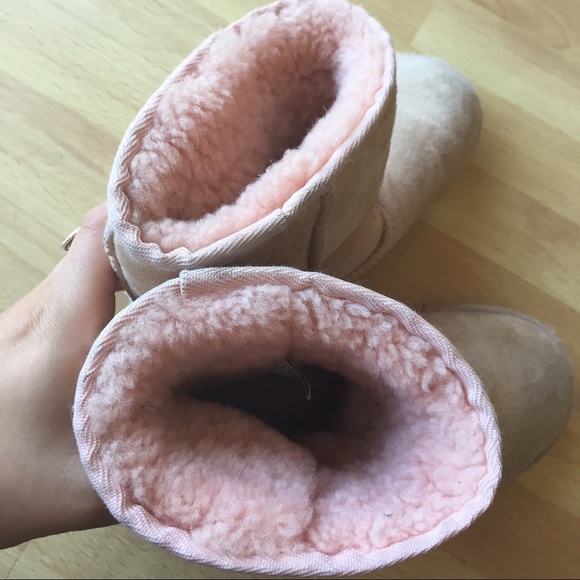 Ugg Australia baby pink short uggs - Picture 4 of 4