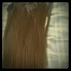 Med brown 20" clip in hair extensions. Worn once.