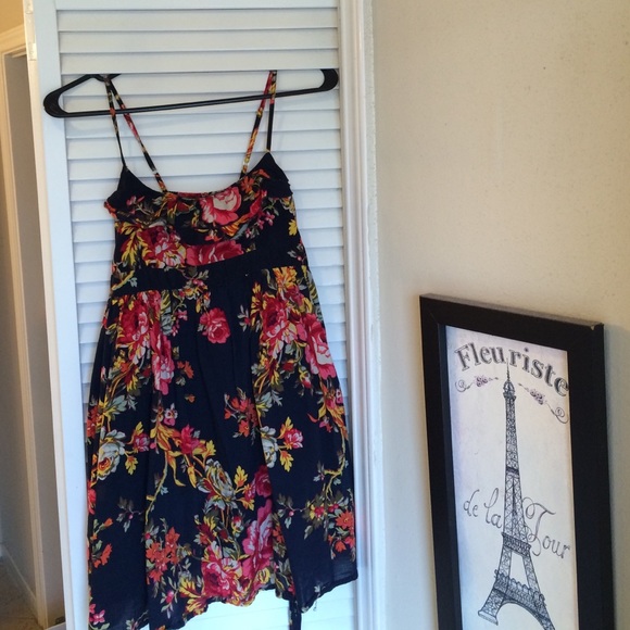 Cute spring/summer dress.