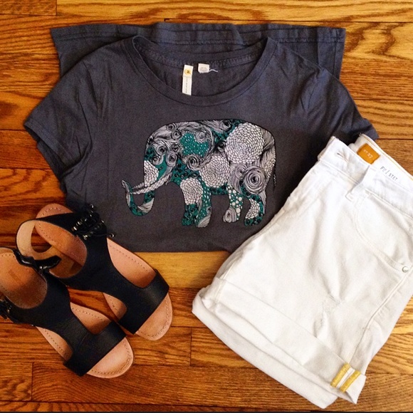 🚫SOLD IN BUNDLE🚫Anthropologie Elephant Tee