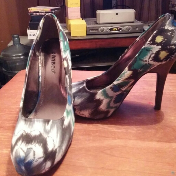 Heels - Picture 2 of 4