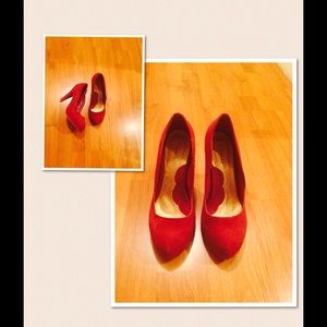 Cute red pumps!!