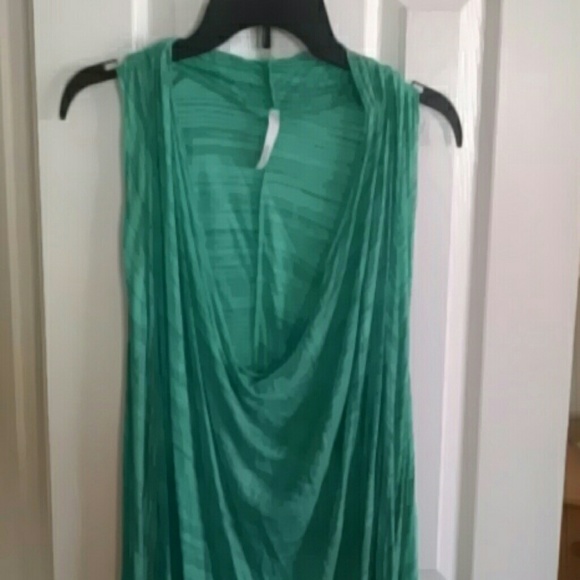 Boutique ruffled bottom top. Size med - Picture 1 of 2