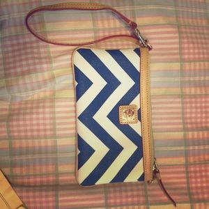 NWT Dooney & Bourke Navy Chevron Wristlet!