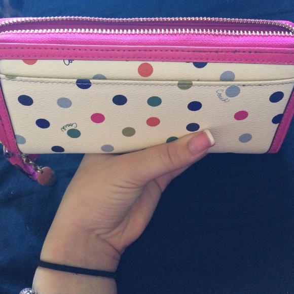 Gorgeous polka-dot coach wallet. EXCELLENT COND. - Picture 2 of 4