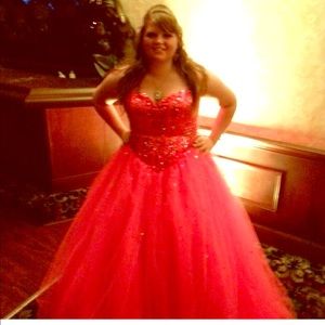 Gorgeous strapless prom dress