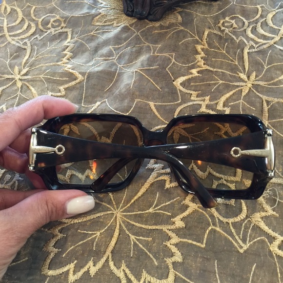 ️GUCCI SUNGLASSES - Picture 3 of 4