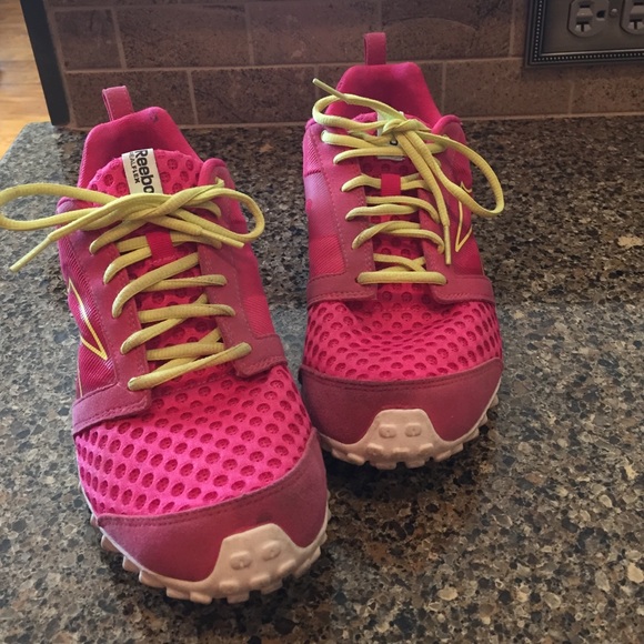 Reebok pink tennis shoes size 9