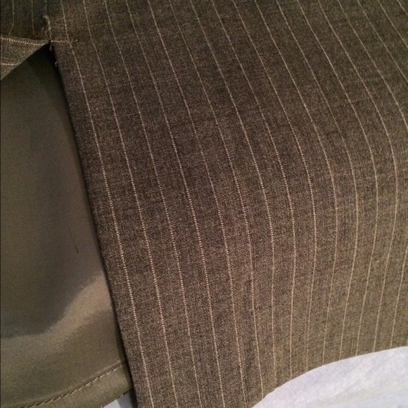 Banana Republic. Pin Stripe Skirt - Picture 2 of 3