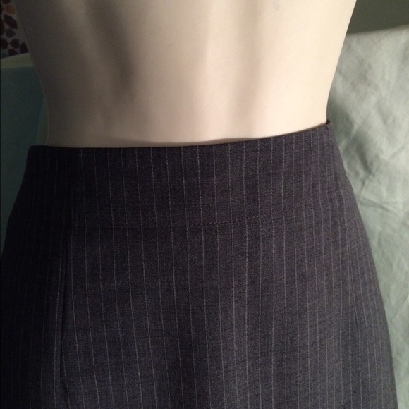 Banana Republic. Pin Stripe Skirt - Picture 3 of 3