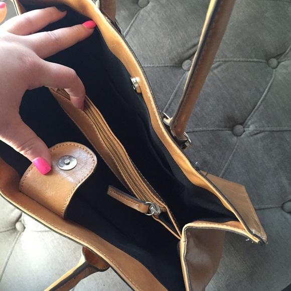 Tan leather purse NWOT. - Picture 2 of 3