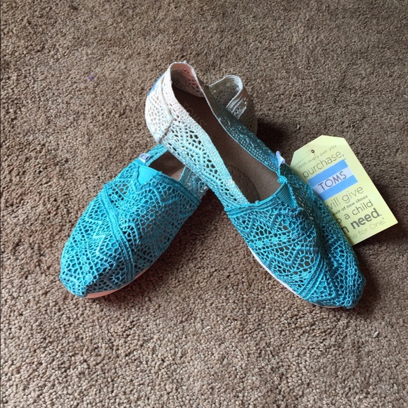 SOLD Gorgeous ombre Toms NWT! - Picture 2 of 3