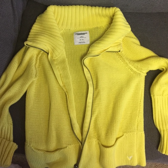 🚫SOLD🚫 yellow Zippered cardigan