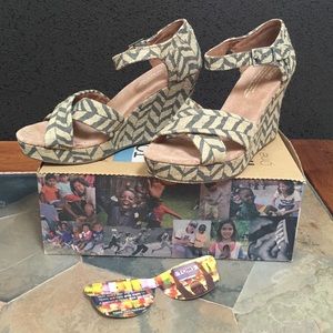 Toms Strappy Wedge