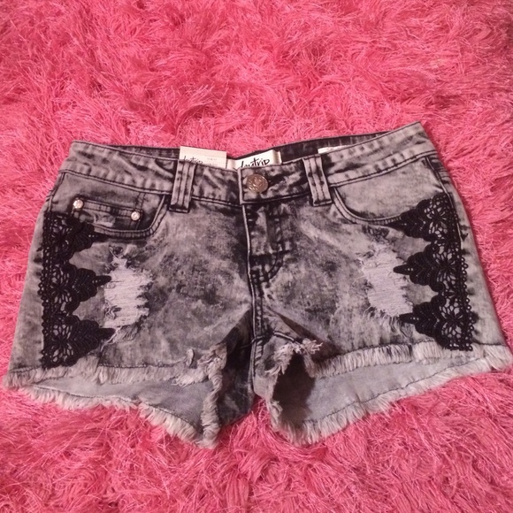 Day trip shorts from buckle