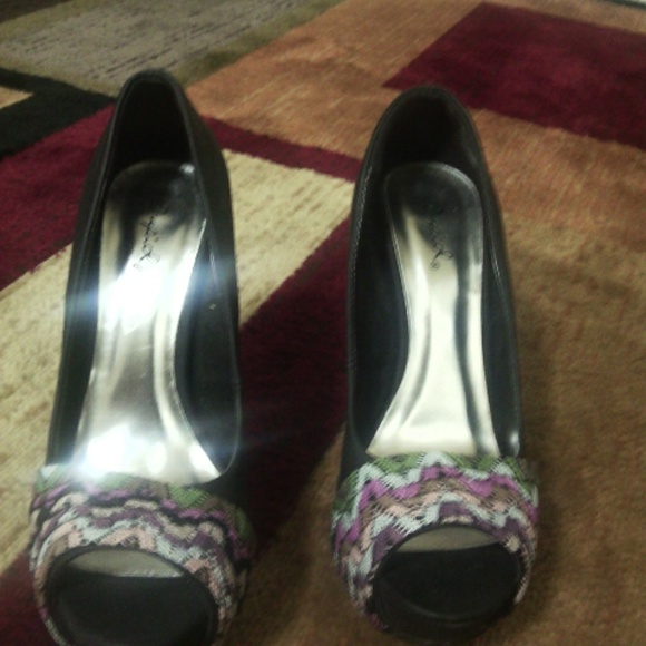 Heels - Picture 2 of 2