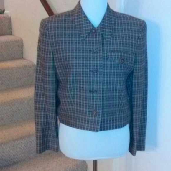 Women's 2 peice lined suit. Never worn. Size 10P. - Picture 3 of 3