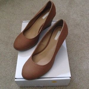 Tan wedges