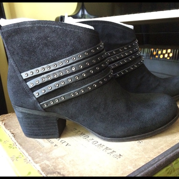 Jessica Simpson Shoes - Jessica Simpson black suede ankle boots size 6