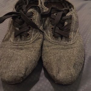 Size 7.5 Tom shoes