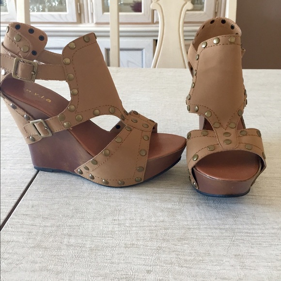 NEW NYLA BROWN PLÁCIDO WEDGE SANDAL *SIZE 8*